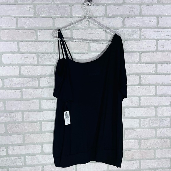 Torrid NWT Graphic Classic Fit Super Soft Off Shoulder Strappy Tee Size 1 - Picture 8 of 12